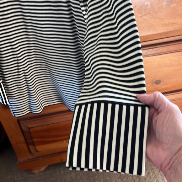 Talbots Women’sBlack And Cream Striped Tunic Size Large NWOT - Picture 2 of 9